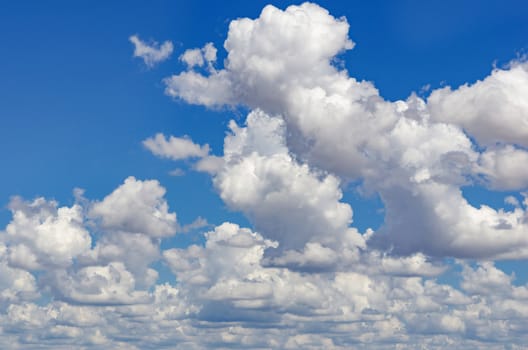 clouds in the blue sky
