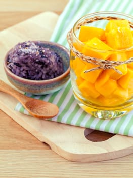 Mango with sticky rice. - The most popular dessert of Thailand.