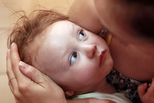 Mother calms his baby daughter