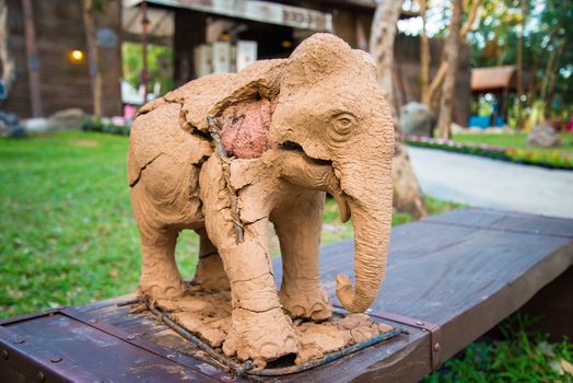 Elephant Statue the decay of repaired by potter.