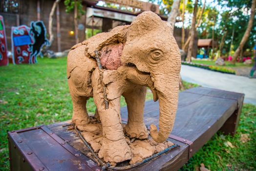 Elephant Statue the decay of repaired by potter.