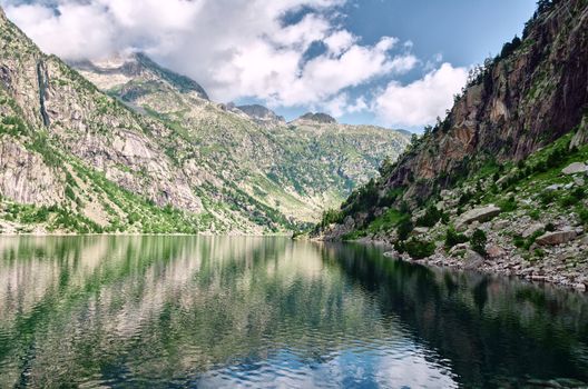 A picture from the river at Pyrenees mountians