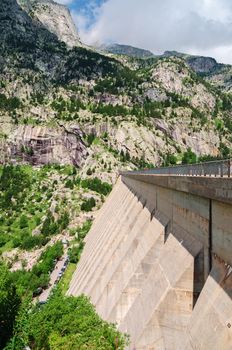 A picture at the dam in Pyrenees mountians