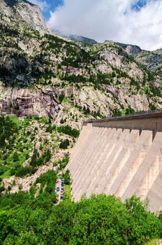 A picture at the dam in Pyrenees mountians