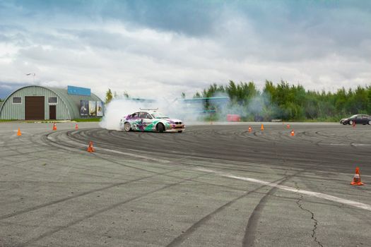 Cornering technique with the use of a controlled drift at the maximum speed    