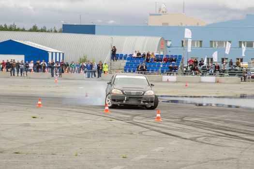 Cornering technique with the use of a controlled drift at the maximum speed    