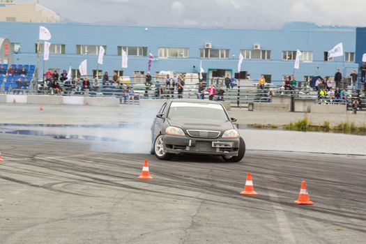 Cornering technique with the use of a controlled drift at the maximum speed    