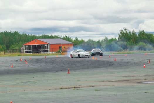 Cornering technique with the use of a controlled drift at the maximum speed    