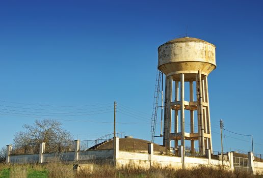Emergency Water Tank elevated over a mortar structure