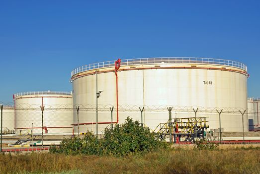 High capacity tanks used for fuel storage