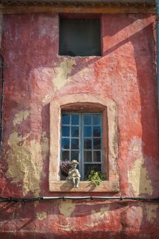 House facades in the old town of L'Isle sur la Sorgue in Provence