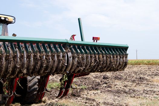 Loosening carried out in the fields of machinery.