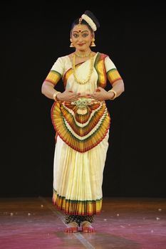 
CHENNAI - JAN 11: Indian classical dance Mohiniattam performed by an accomplished dancer Pallavi Krishnanin on  Jan 11, 2012 in Chennai, India