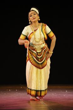 
CHENNAI - JAN 11: Indian classical dance Mohiniattam performed by an accomplished dancer Pallavi Krishnanin on  Jan 11, 2012 in Chennai, India