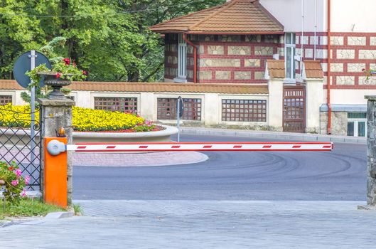 Security barrier for parking vehicles