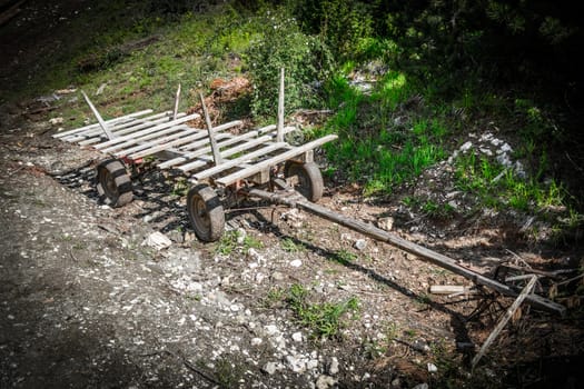 Wagons left by the road