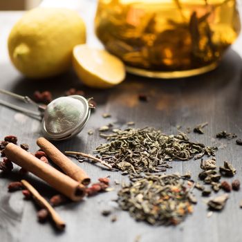 tea composition with cinnamon sticks, lemons