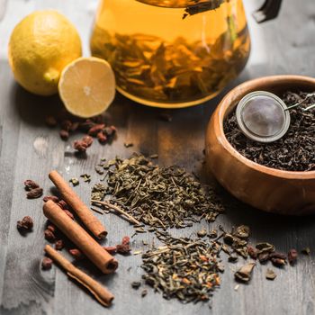 tea composition with cinnamon sticks, lemons