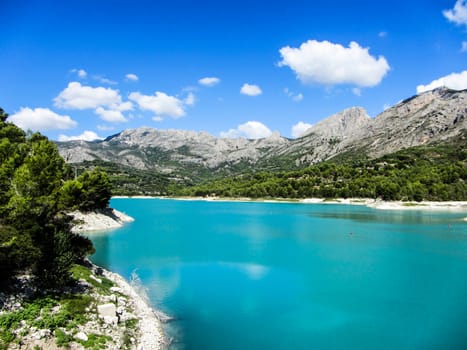 Photo of a wonderful lake on a sunny day