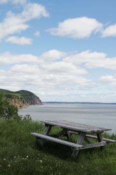 A picnic table overlooking a cliff in Fundy National Park, New Brunswick, Canada.