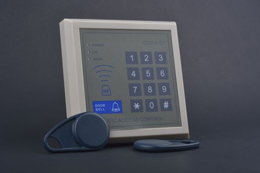 Electronic key access system to lock and unlock doors. Control access