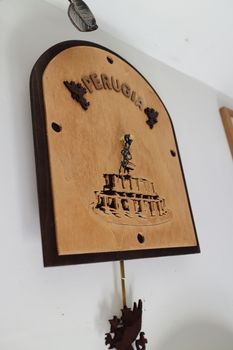 Wall clock made in wood with fretsaw
