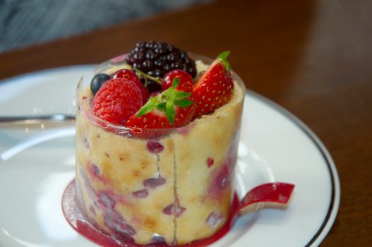 Sponge cake with fresh berries.