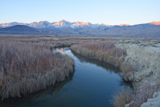 river bend with mountain peaks of sierra nevada mountain range near big pine california