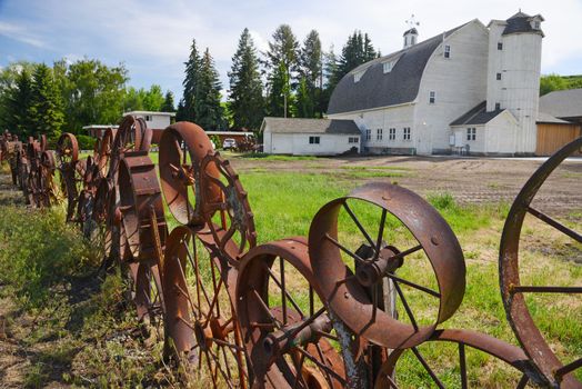 the famous wheel fence with artisan barn in palouse, washington