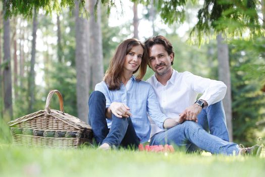 couple at picnic in the park