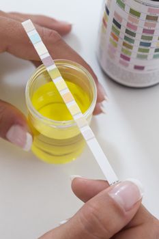 selft test  with the urine test strip