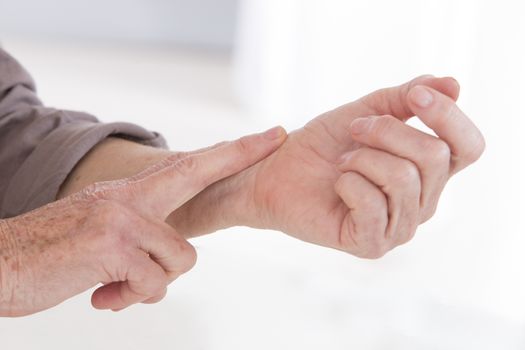 woman hand measuring her own arm pulse