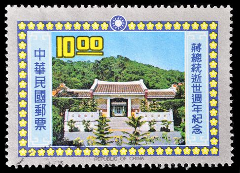 TAIWAN - CIRCA 1976: A stamp printed in Taiwan from the "1st death anniversary of President Chiang Kai-shek" issue shows Tzuhu guest house, circa 1976.