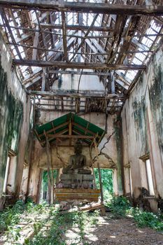 budha under ruin roof