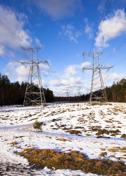  columns through which pass high-voltage lines