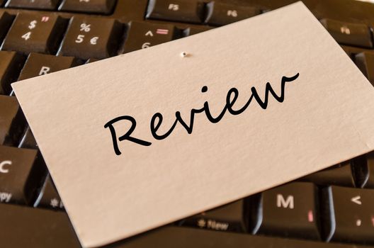 Review text concept note on dark keyboard background