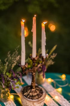 wedding decor, candles on the table, light bulbs, emerald green color