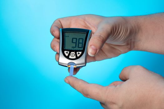 Glucose concentration in the blood test with a blood glucose meter