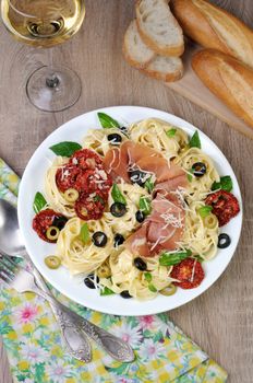 Pasta with gammon, olives, sun-dried tomatoes and parmesan