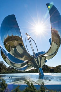 The Floralis Generica is a metal sculpture in the square of the United Nations and was designed from Eduardo Catalano