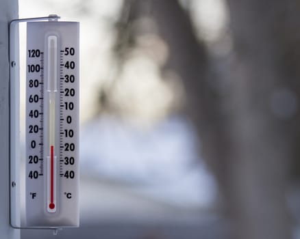 Thermometer showing temps below 0