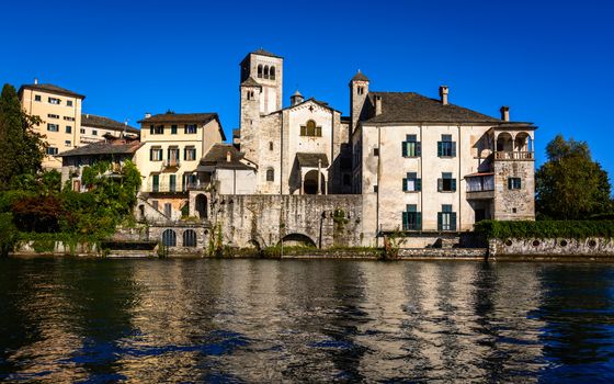 The building built in 1844 now houses the convent of cloistered Benedictine nuns monastery Mater Ecclesiae .