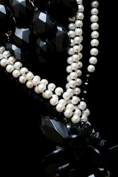 jewellery  white pearl necklace