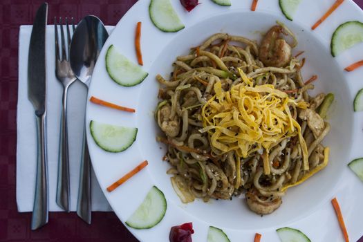 chinese noodles with omelette and vegetables