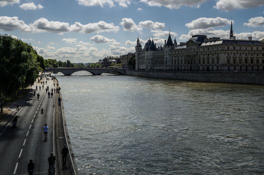 A nice view of Seine sunday morning