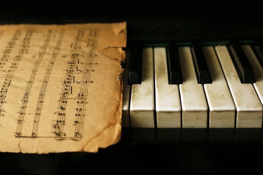 The keyboard of the piano and old notes