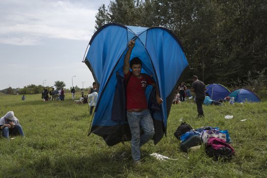 SERBIA, Horgos: A refugee carries a tent at the Serbia-Hungary border, after Hungary closed the border crossing on September 16, 2015.****Restriction: Photo is not to be sold in Russia or Asia**** Refugee carries a tent 
