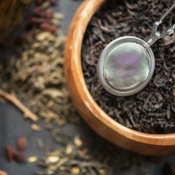 tea composition with cinnamon sticks, lemons