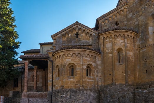 In the picture the Collegiate Castell'Arquato near Piacenza, the church is of medieval origin and dates back to the year 758 .