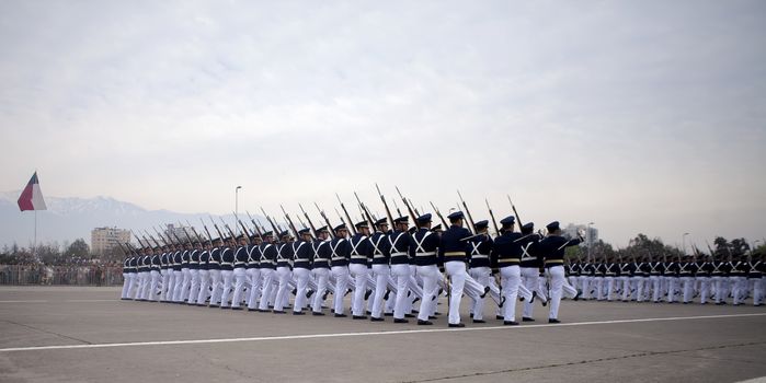 CHILE, Santiago : Chilean President Michelle Bachelet (C) takes part in a military parade in Santiago, on September 19, 2015, on the day of the 205th anniversary of Chile's independence